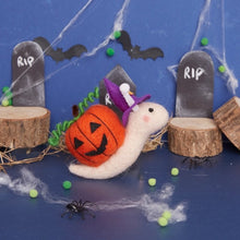Load image into Gallery viewer, Simply Make - Halloween Needle Felting Kit - Pumpkin Snail