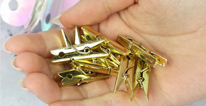 Dovecraft - Mini Craft Pegs - Metallic Gold - Pack of 16